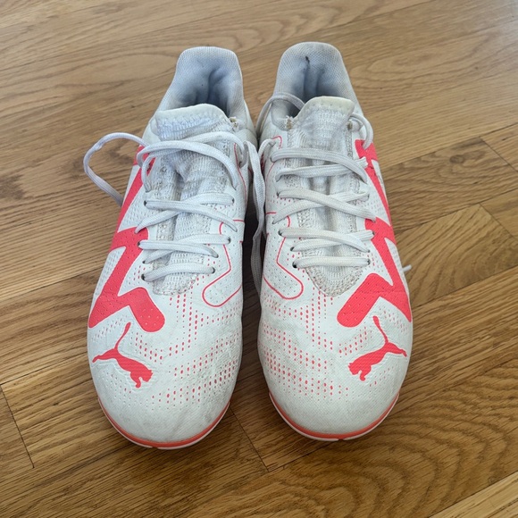 Puma White and Pink Cleat - Picture 1 of 4